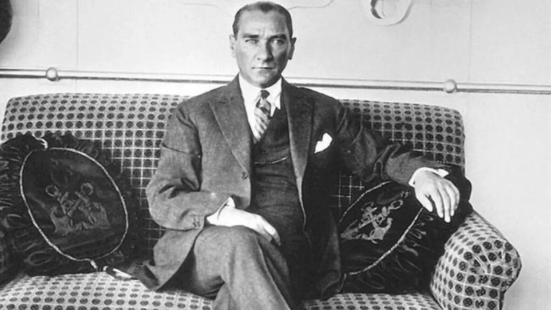Biz Aleme, Alem Ona Hayran... İşte Yabancı Yazarların Yazdığı, Atatürkü Anlatan 10 Biyografik Eser
