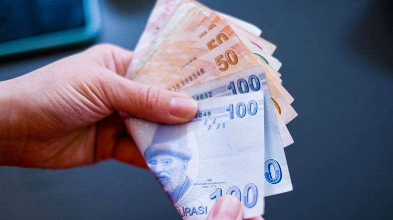 Asgari Ücret Pazarlıkları Resmen Başladı: Çalışma Bakanı, İlk 2022 Asgari Ücret Teklifini Açıkladı