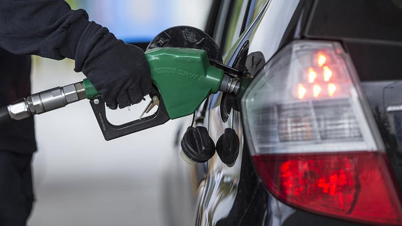 Artık Dolar Düşse de Benzin Fiyatları Düşmeyecek: İşte Sürücüleri Arabaya Küstürecek Düzenlemenin Detayları
