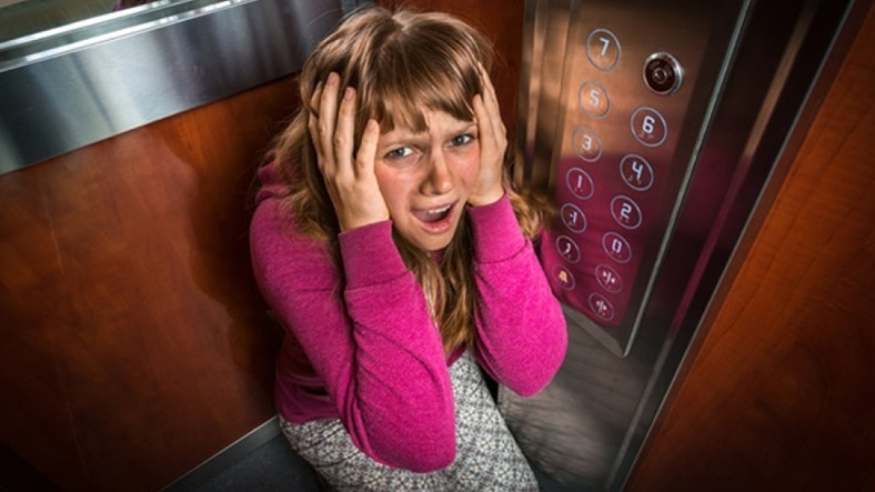 Çocukluk Travmaları Sebebiyle Asansöre Bile Binmeyen İnsanların Yaşadıkları Durum: Klostrofobi Nedir?