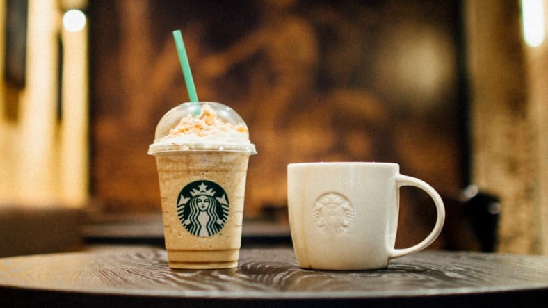 Starbucks Tek Kullanımlık Bardak Devrini Kapatmaya Hazırlanıyor: İkonik Bardaklar Gidiyor mu?