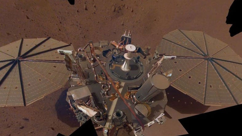 'Mars Kaşifi' Uzay Aracı InSight, Emekliye Ayrılmadan Önce Son Bir Selfie Gönderdi (Küçük Duygusal Anlar)