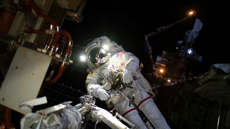 NASA'ya Elektrik Faturası Çok Gelmiş: İki Astronot, Güneş Enerji Paneli Kurmak İçin Uzaya Çıktı [CANLI]