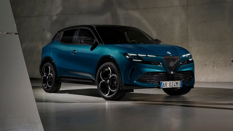 Alfa Romeo, Güncel Fiyat Listesini Açıkladı: Hibrit Junior'a Zam Geldi!