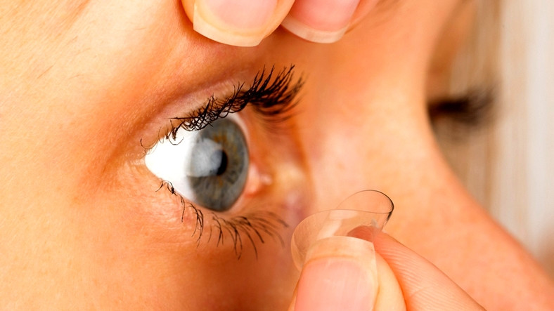 Gözünde Kontakt Lensini Unutan ve 28 Yıl Boyunca Bunu Fark