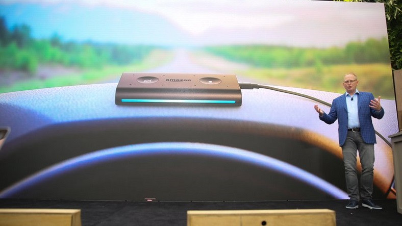 Amazon, Alexa'yı Arabalara Taşıyacak Yeni Ürünü Echo Auto'yu Tanıttı