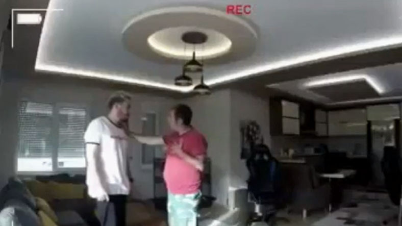 Enes Batur Amcasına Küfür Edip Aşağıladığı Videoyu Tepkiler Üzerine Kaldırdı