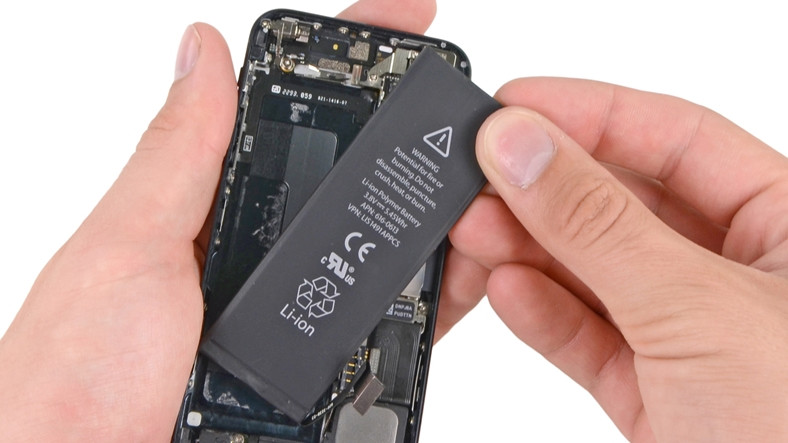 Apple Samsung'un 'Batarya Geliştirme' Başkan Yardımcısını Transfer Etti