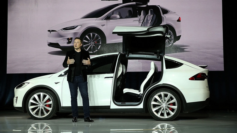 Tesla Otomobilleri Adeta Evcilleştiren Yeni Özelliğini Duyurdu Gelişmiş Çağırma