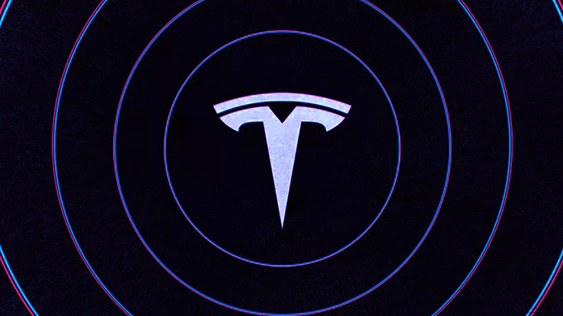Tesla Kırmızı Işıkta Uyarı Veren Özelliğini Araçlarına Dağıtmaya Başladı