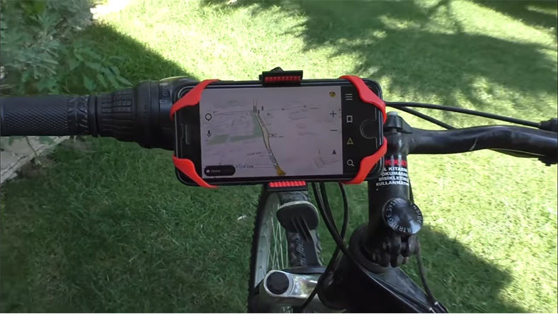 Yaz Aylarında Bisiklet ve Motosiklet İçin Kullanabileceğiniz 3 Telefon Tutucu