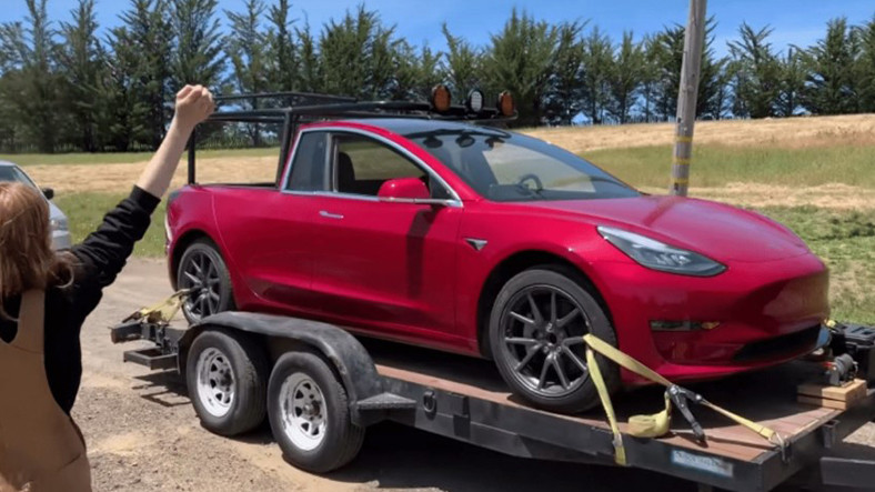 Bir Kadın Tesla Model 3'ü Lüks Bir Pikaba Dönüştürdü Video