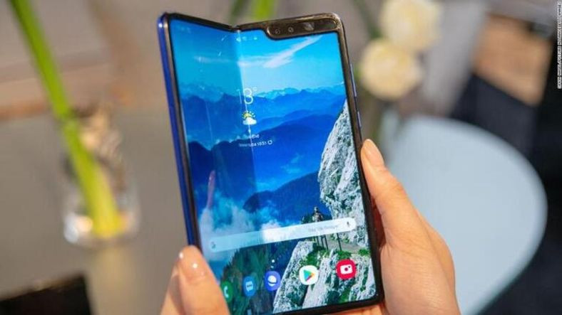 Samsung 2 Nesil Katlanabilir Telefonu Geliştiriyor