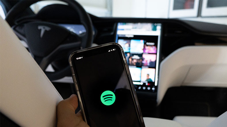 Elon Musk ABD'deki Tesla'larda Spotify Desteği Sunacak