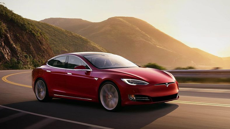 Tesla Plaid Motorlu ve Yeni Şasili Model S i Duyurdu