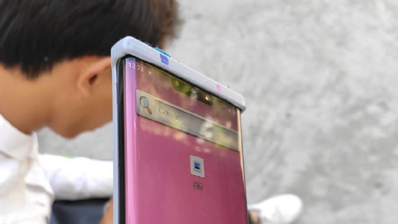 Huawei Mate 30 Pro Geniş Çentiğiyle Kanlı Canlı Görüntülendi