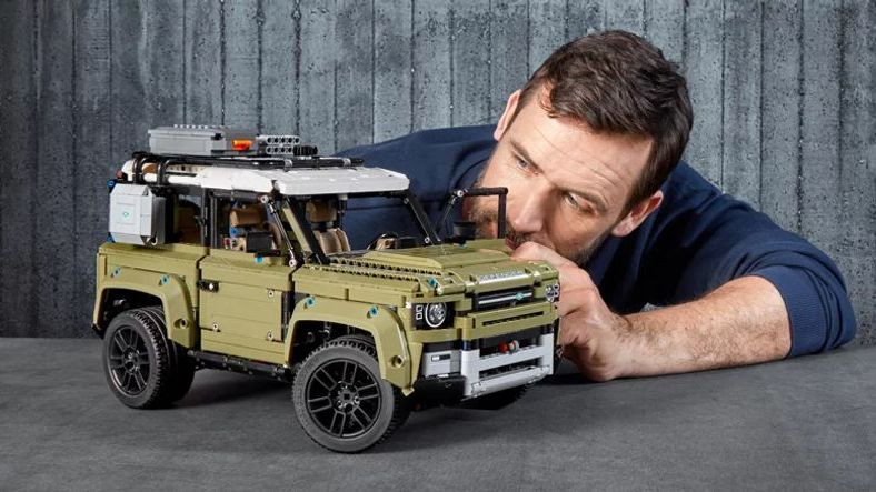LEGO Gelişmiş Bir Vitese Sahip Modeli 2020 Land Rover i