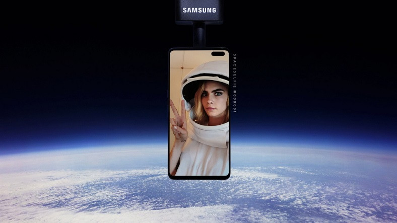 Samsung SpaceSelfie'nin İlk Selfiesi Uzaya Gönderildi