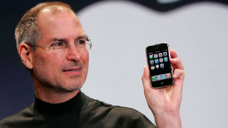 Steve Jobs, İlk iPhone'u 13 Yıl Önce Tanıttı