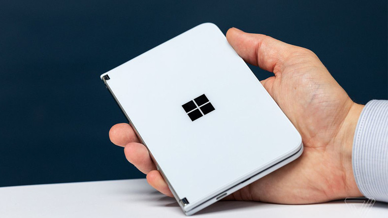 Microsoft Surface Duo, Dayanıklılık Testine Girdi (Video)