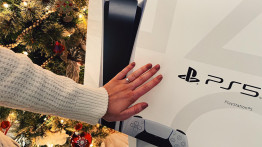 Yeni Akım: PlayStation 5'le Evlilik Teklifi Edilmeye Başlandı