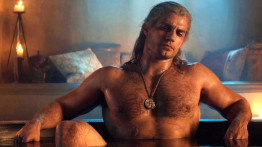 Henry Cavill, The Witcher 3'teki İkonik Küvet Sahnesinin Aynısını Yapmak İçin Uğraşmış