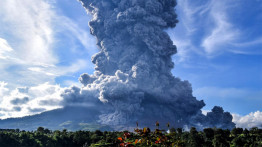 Endonezya'da Bulunan Sinabung Yanardağı'nda Patlama Meydana Geldi